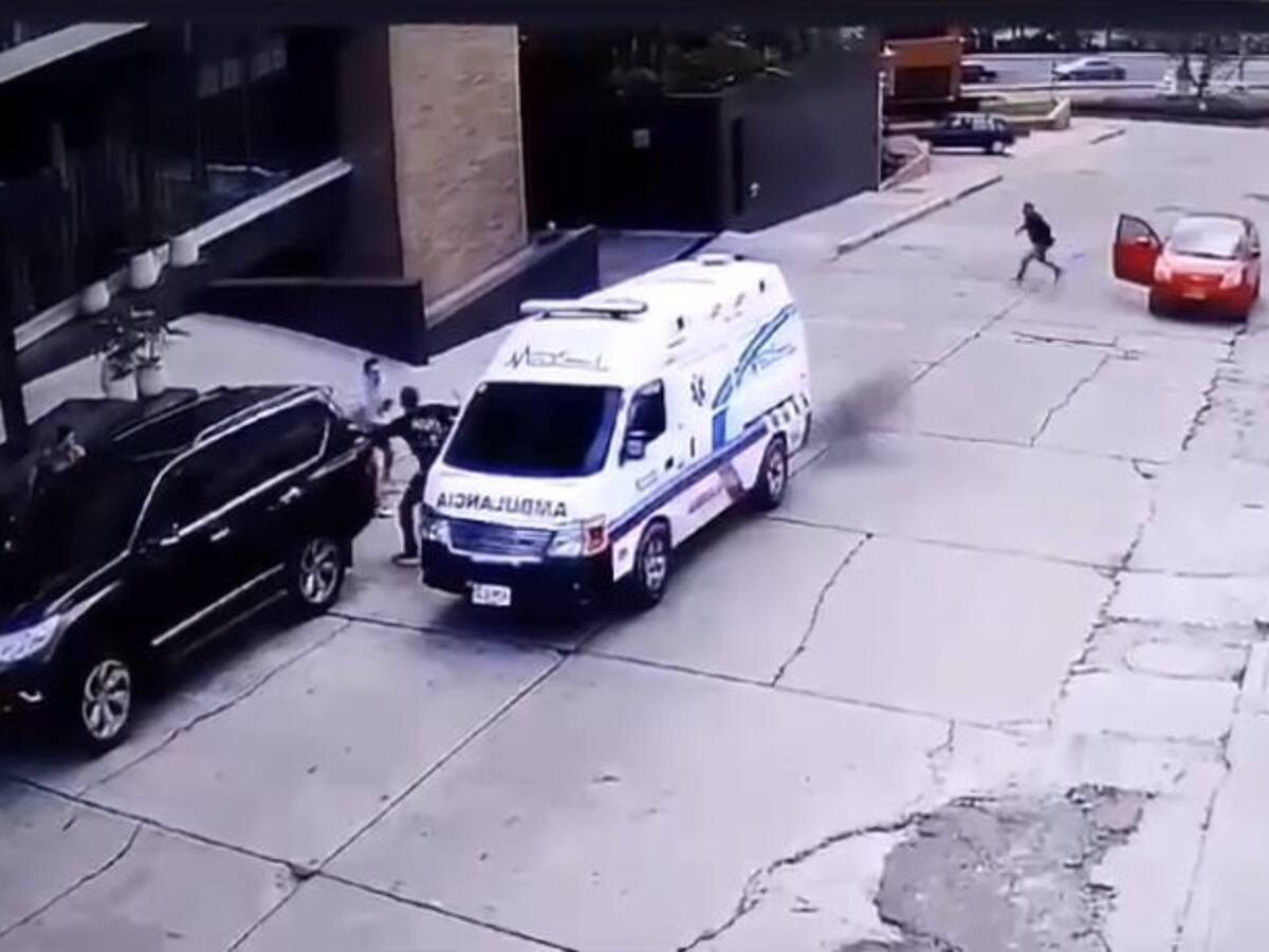 En una ambulancia habrían intentado llevarse a la fuerza a un hombre en el norte de Bogotá