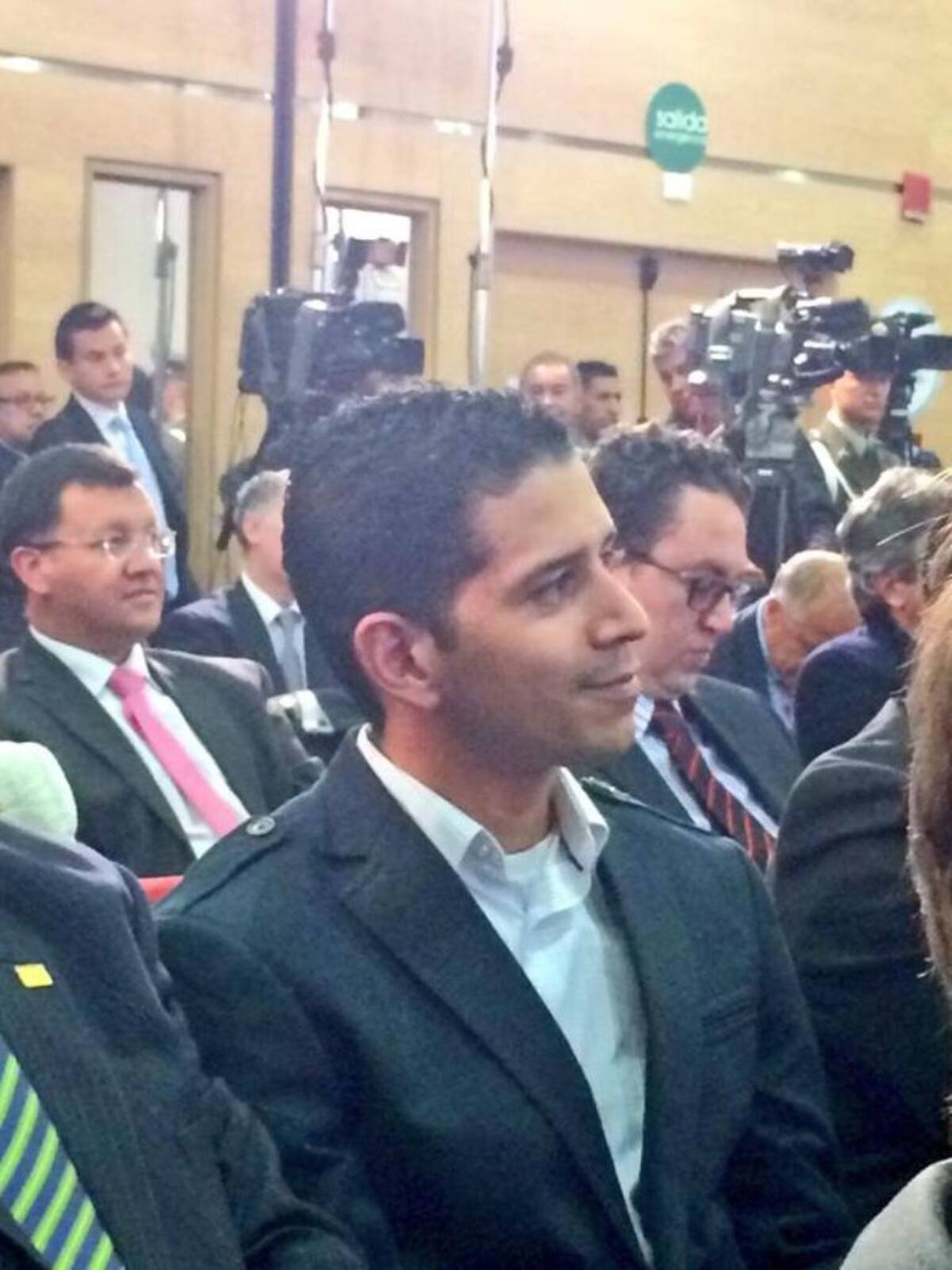 El lanzamiento, contó con la presencia del presidente Juan Manuel Santos y también del equipo del programa 6am de Caracol Radio.