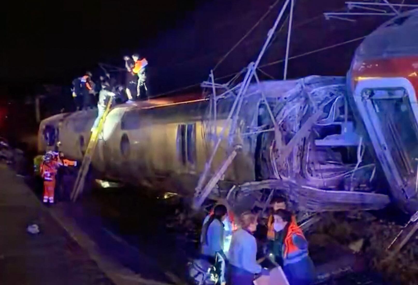 This video grab taken from UGC images posted on social media and verified by AFPTV teams in Madrid, shows emergency personnel working after a train accident in Adamuz, southern Spain, on January 18, 2026. At least 21 people died in a train accident near Adamuz, in the Spanish province of Cordoba (south), when a train derailed and collided with another convoy traveling on the opposite track, the Civil Guard told AFP. A train from the Spanish company Iryo traveling from the Andalusian city of Malaga to Madrid 'derailed' near Adamuz, 'encroaching on the adjacent track' where it collided with another train that 'also derailed,' stated the Railway Infrastructure Administrator (Adif), a public entity under the Ministry of Transport, on X. (Photo by -UGC / @eleanorinthesky (via X) / AFP) / RESTRICTED TO EDITORIAL USE � MANDATORY CREDIT �  AFP PHOTO / @ELEANORINTHESKY (VIA X) � - NO SALES NO MARKETING NO ADVERTISING CAMPAIGNS � DISTRIBUTED AS A SERVICE TO CLIENTS [ NO ARCHIVE ]