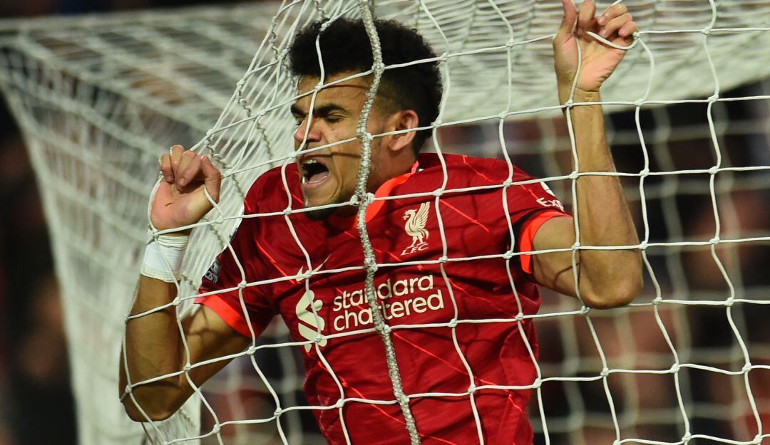 Luis Díaz marca gol al Manchester United