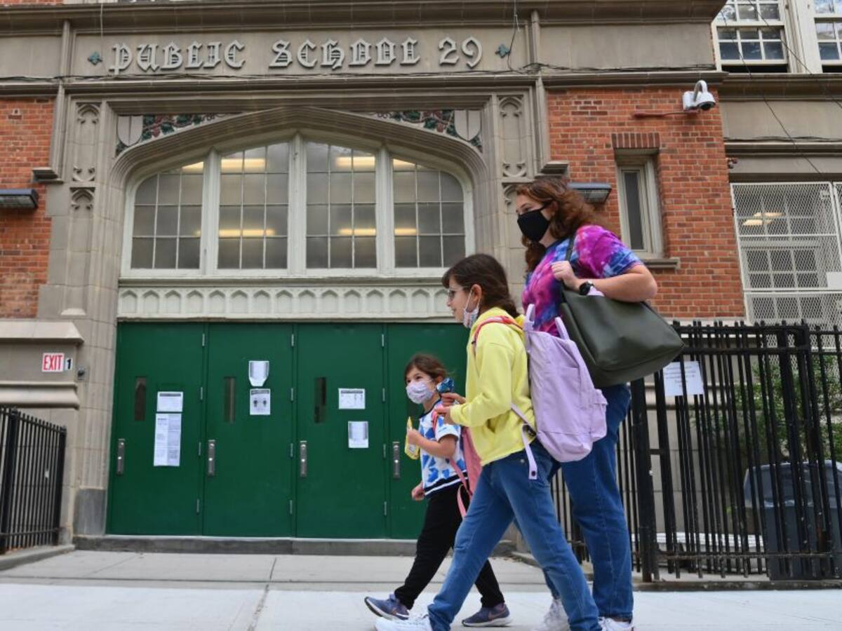 OMS defiende mantener los colegios abiertos en medio de pandemia