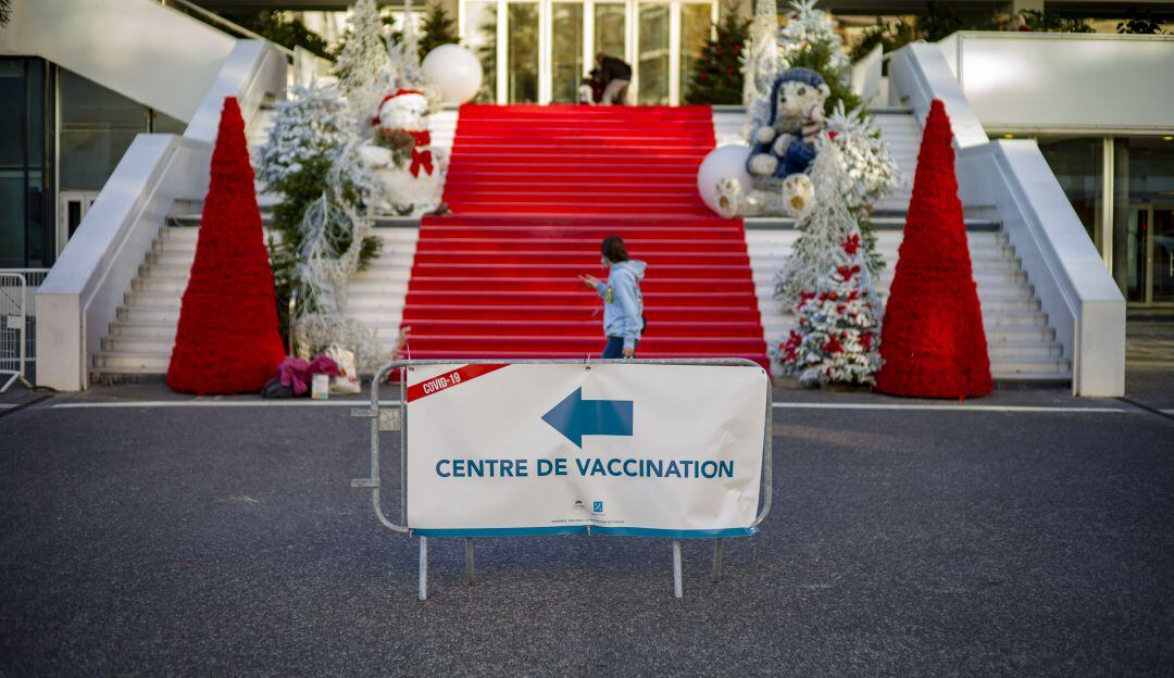 El Palacio de Cannes ha sido utilizado como centro de vacunación contra el coronavirus. 