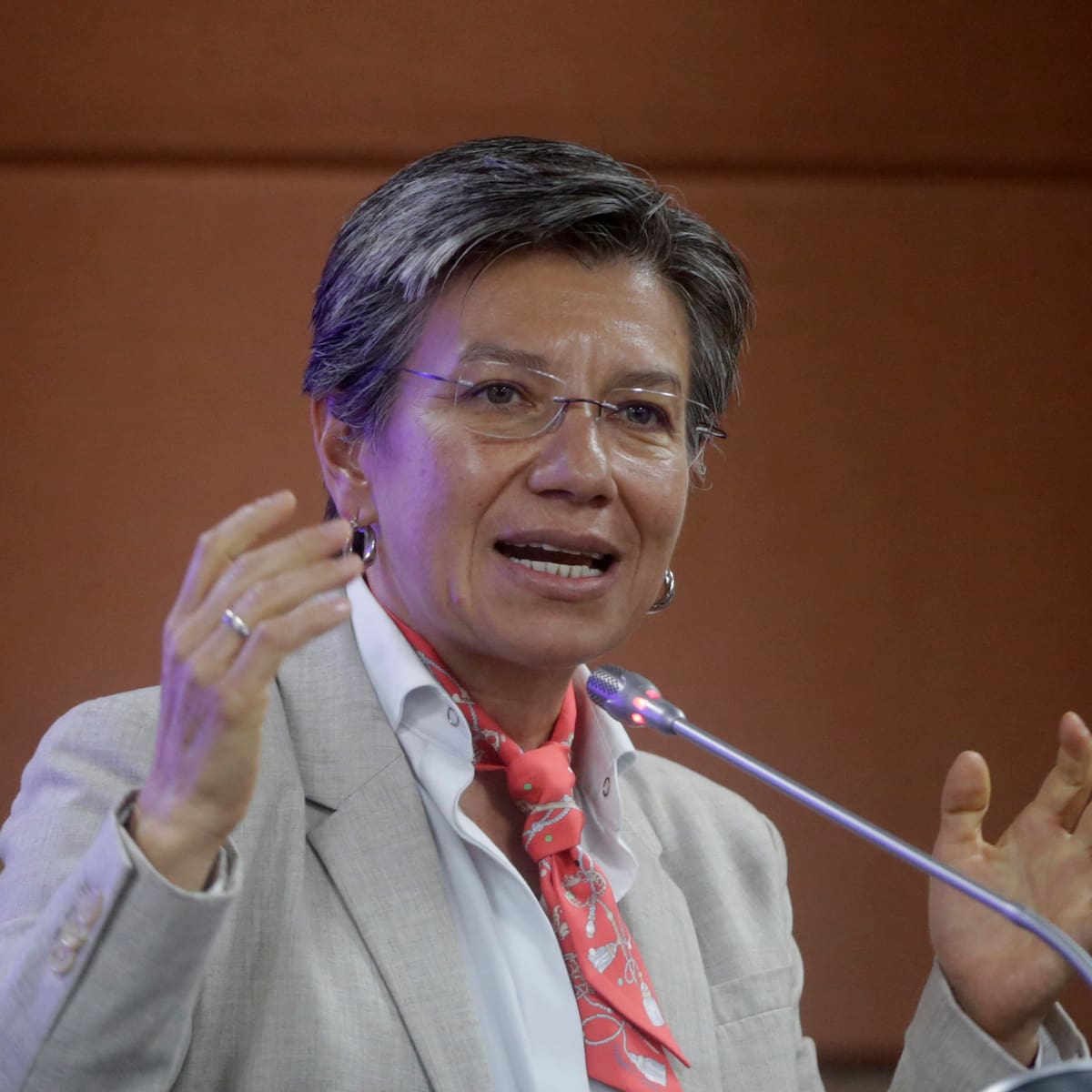 “Es un irrespeto que Petro decida en China el futuro del Metro de Bogotá”: Claudia López