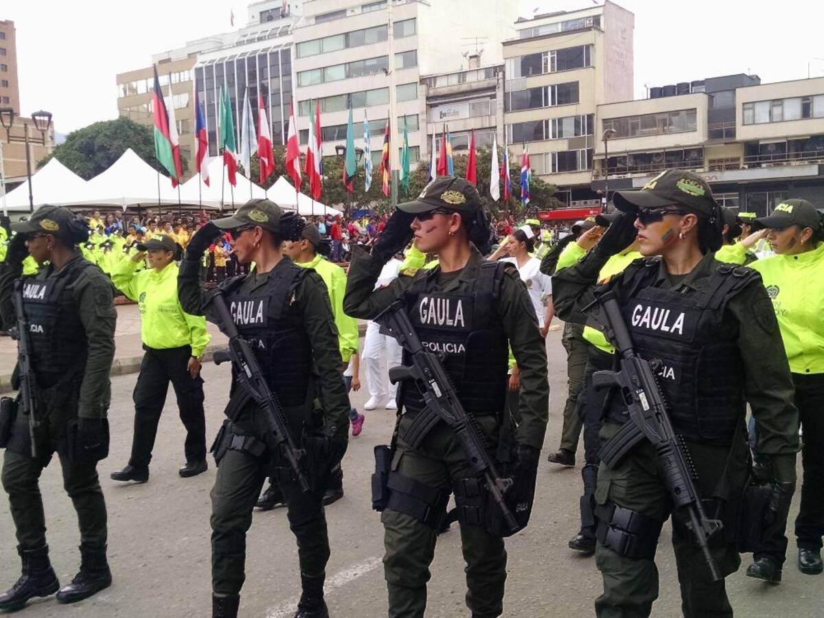 Para conmemorar el 20 de julio en el municipio se realizó un desfile militar.