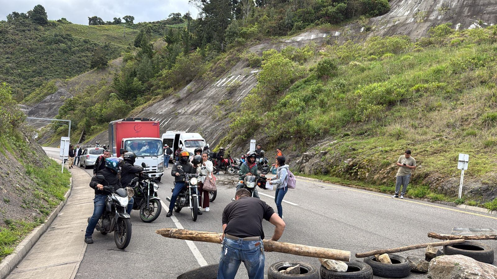 Bloqueos en la vía Cúcuta-Pamplona. / Foto: Cortesía.