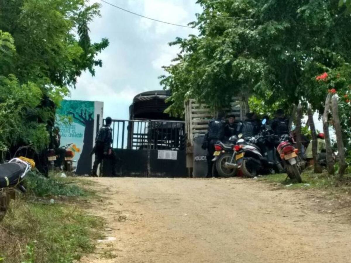 Desalojan familias de tierras que pertenecían a las AUC en Puerto Boyacá