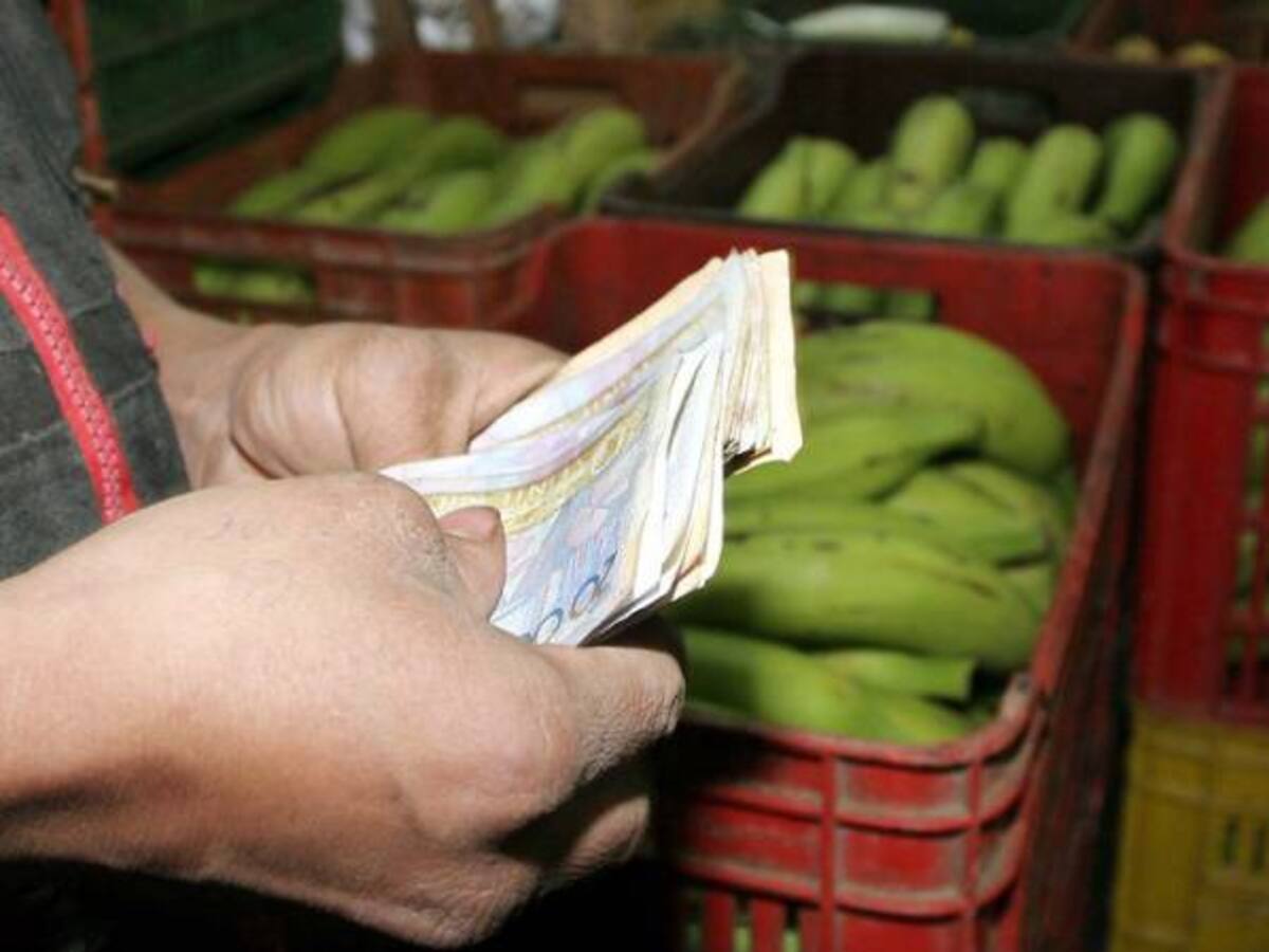 Altos precios de alimentos en Bogotá por paro camionero