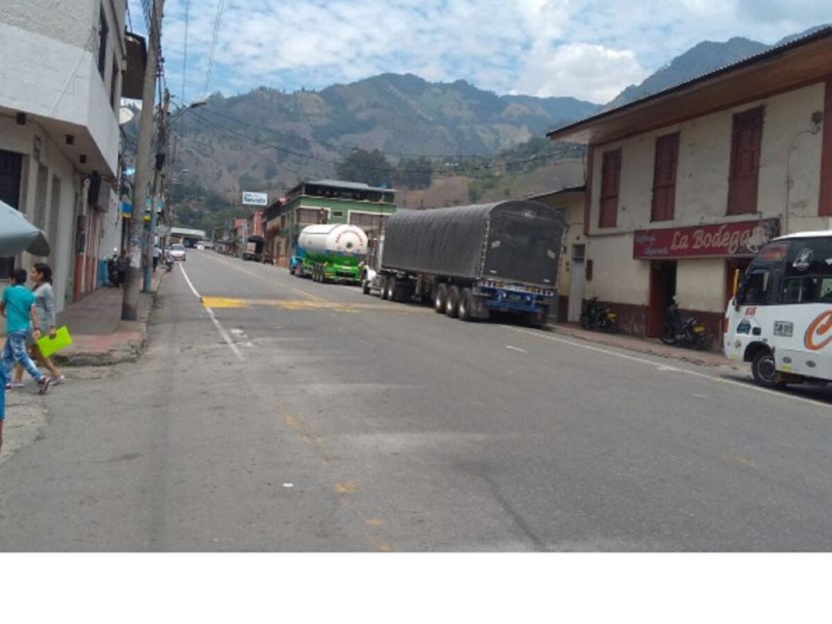 Comerciantes de Ibagué y Cajamarca gravemente afectados por el paro