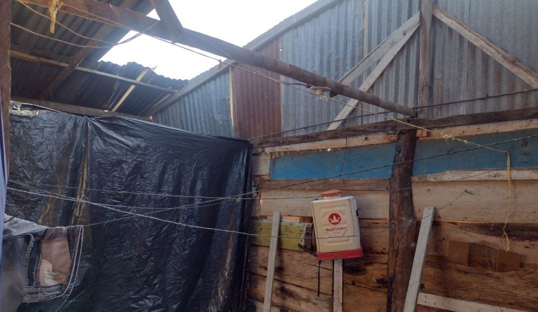 Más de 80 familias resultaron damnificadas por la fuerza de los vientos y el aguacero