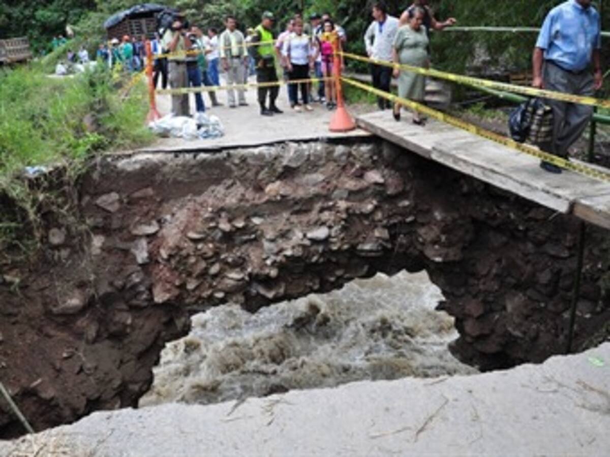 Más de 40 mil personas afectadas por caída de puentes en Santander