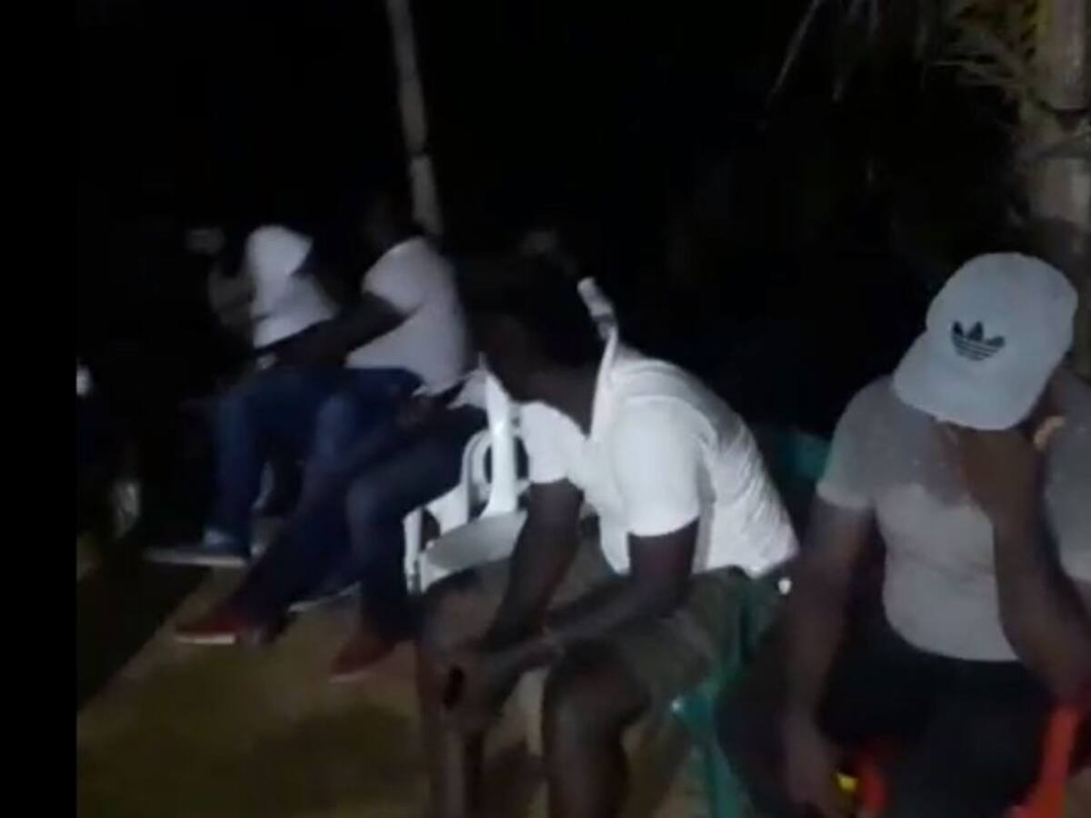 Sorprenden a 20 personas en una fiesta clandestina en Palenque, Bolívar