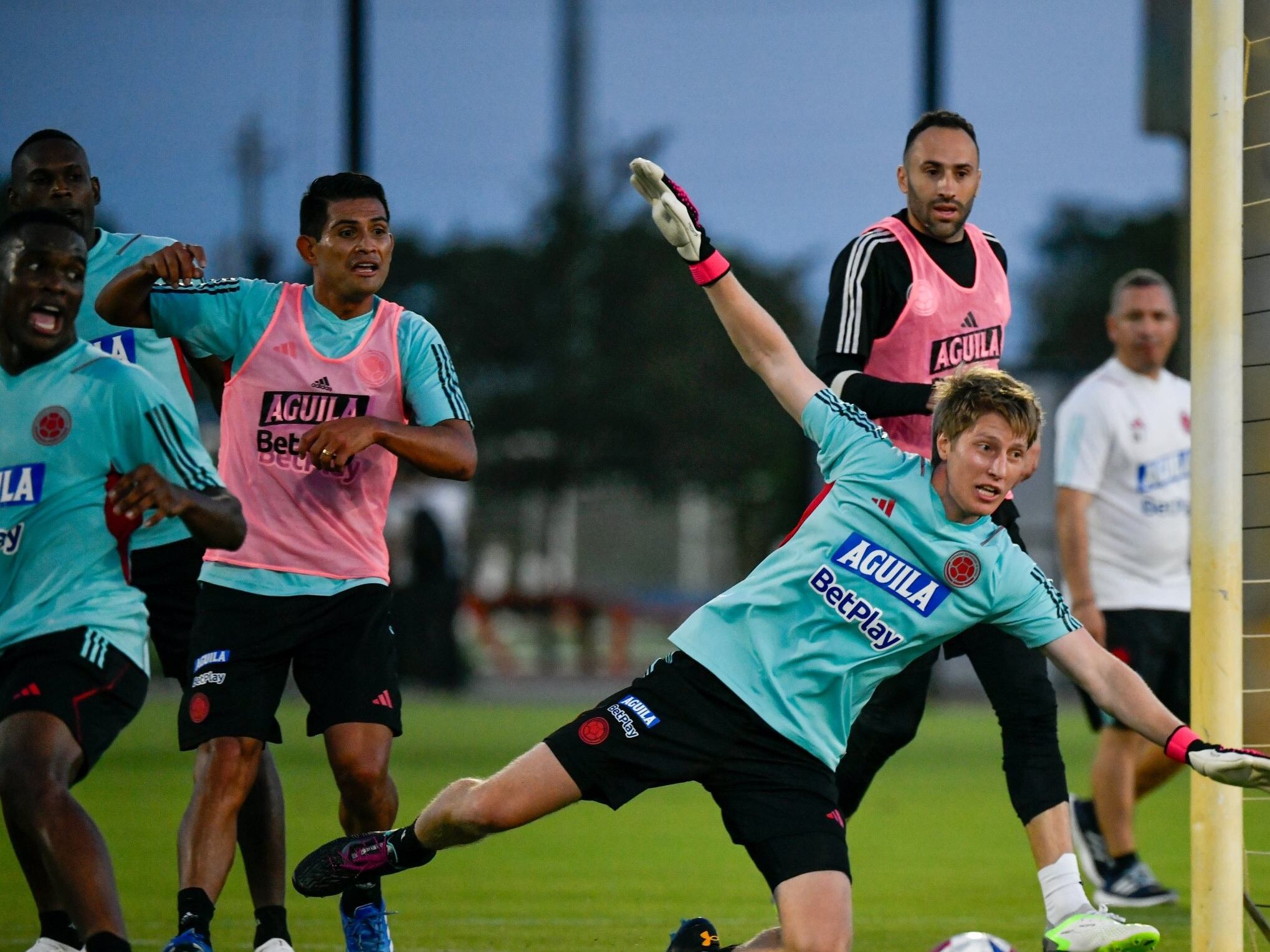 David Mackalister Silva, David Ospina y Andrés Llinás durante una práctica recreativa de la Selección Colombia / FCF.
