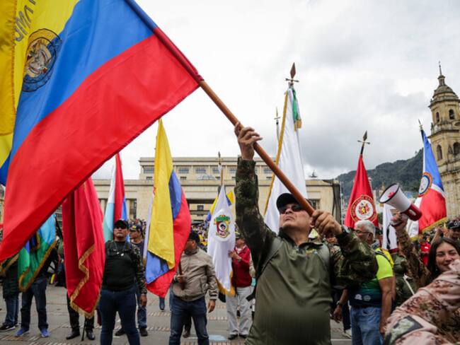 Protestas de veteranos de las Fuerzas Militares en la Plaza de Bolívar de Bogotá - Colprensa