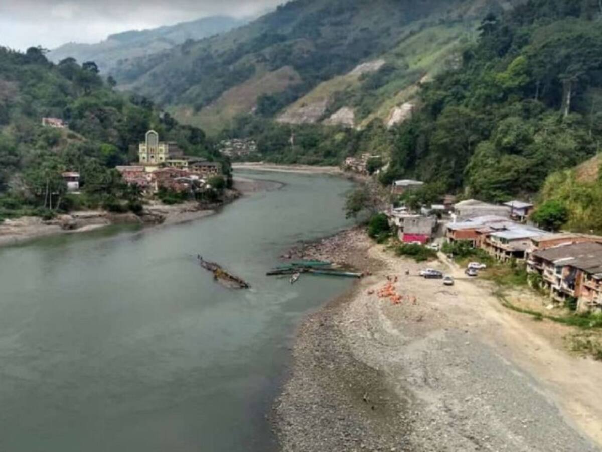 Retuvieron a contratistas y funcionarios de EPM en Puerto Valdivia