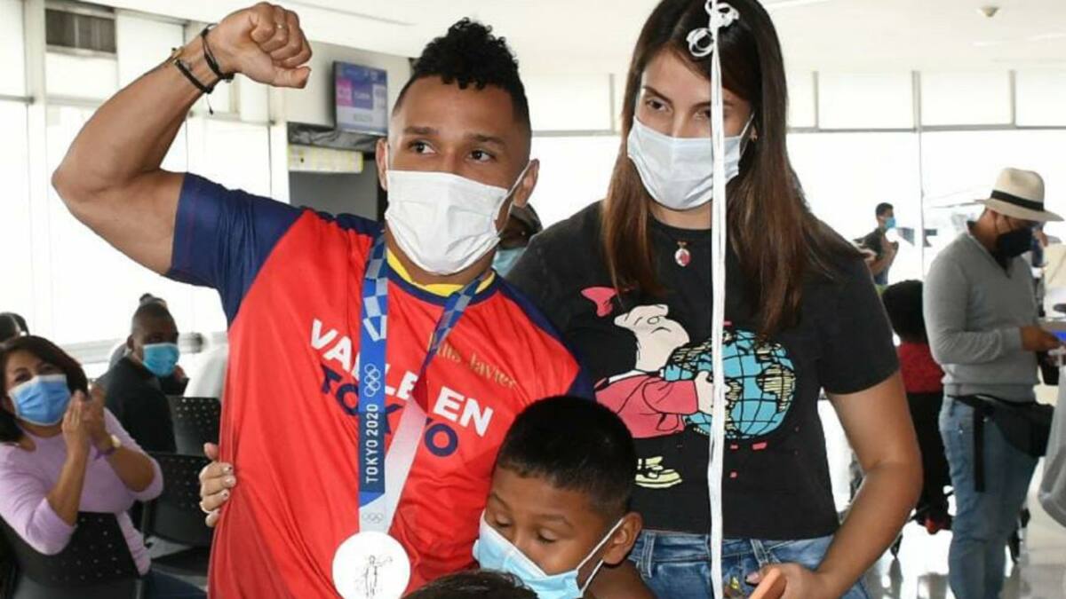 Calurosa bienvenida a pesista de Yumbo, medallista olímpico en Tokio