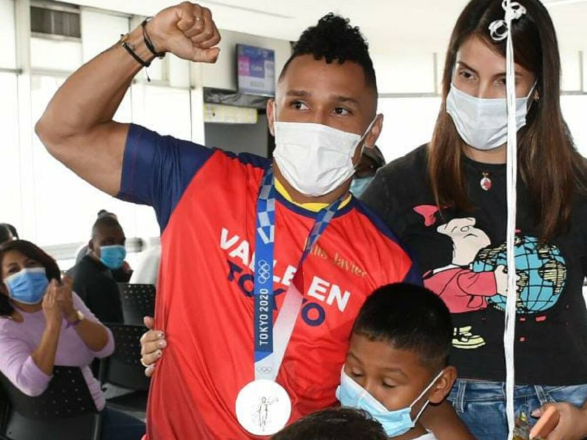 Calurosa bienvenida a pesista de Yumbo, medallista olímpico en Tokio