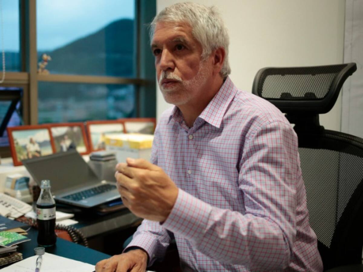 Hubo diferencias con exgerente de Acueducto por el manejo de la empresa: Peñalosa