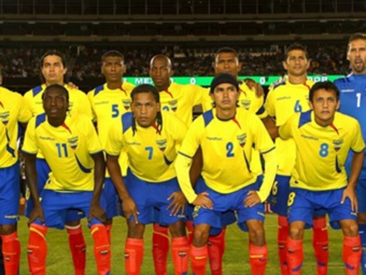 Selección de Ecuador emprende viaje para amistosos ante Colombia y Polonia