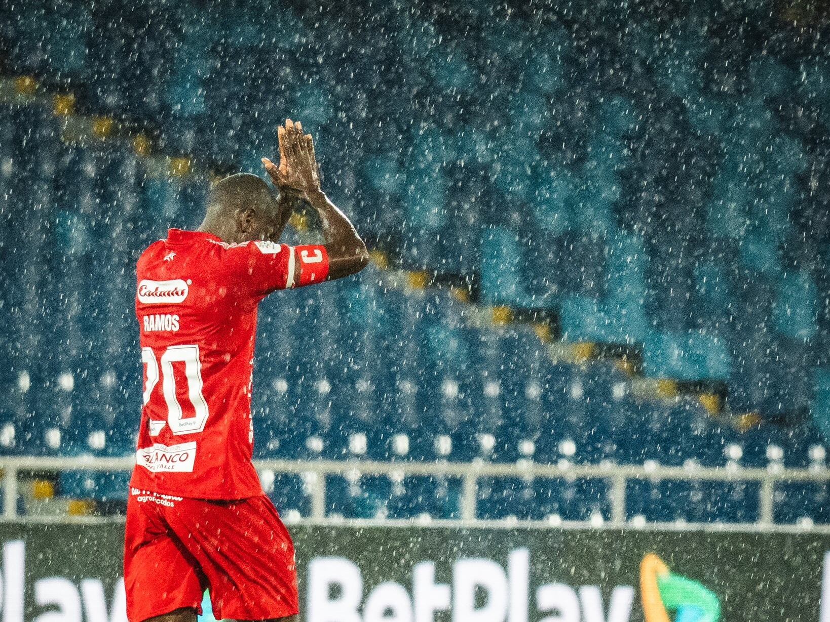 Adrián Ramos celebra su gol ante La Equidad / Twitter: @Americadecali