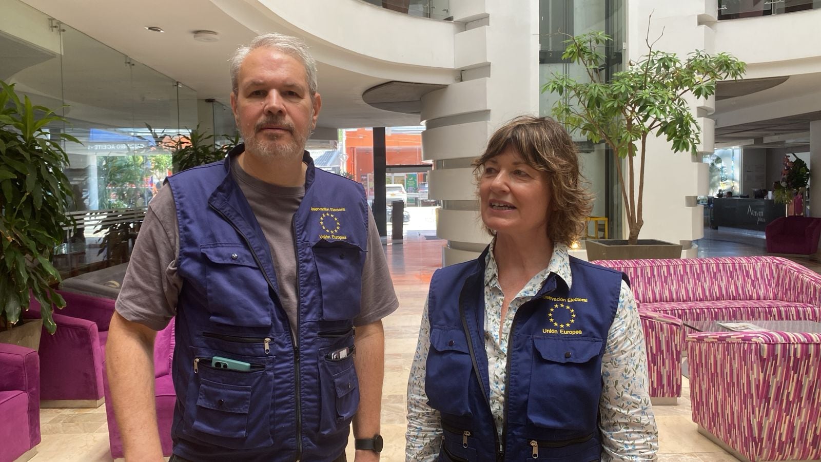 El belga Yves De Wolf y la irlandesa Mary Boland. Foto: Caracol Radio.