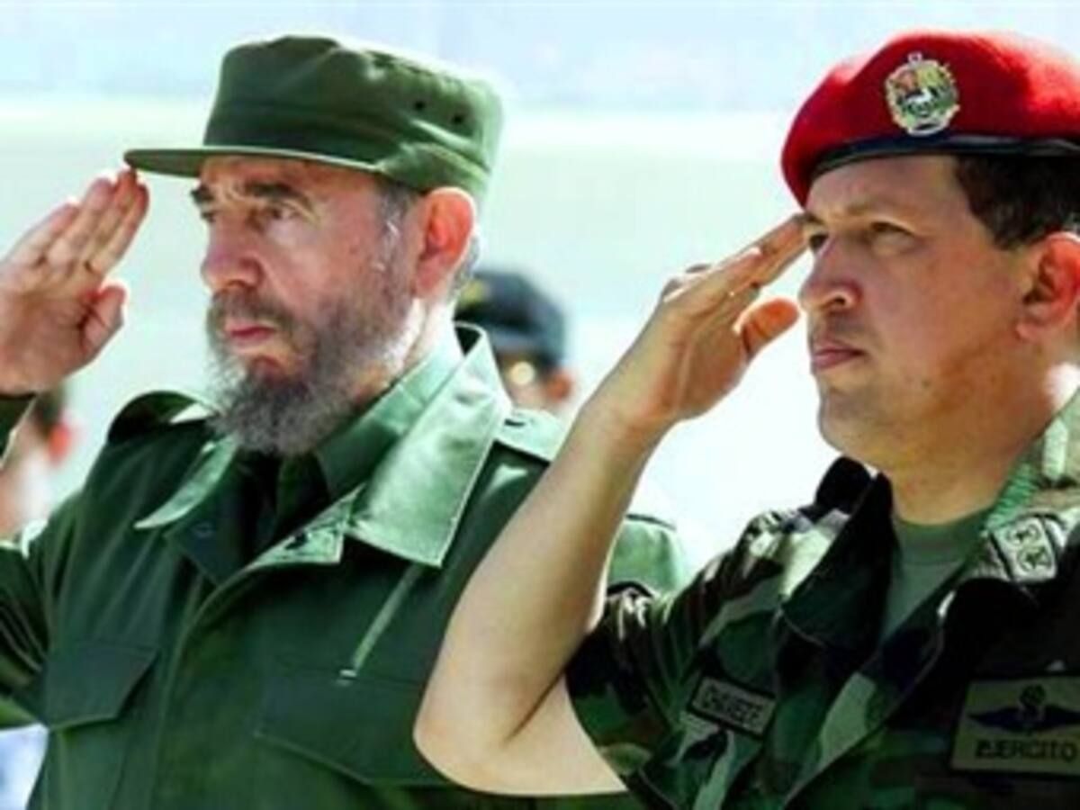 Fidel Castro elogia a Chávez, dice que siempre se interesó por la paz en Colombia