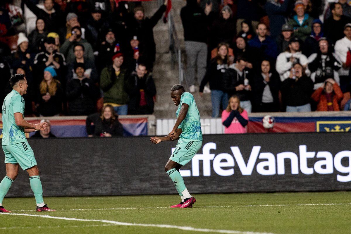 Carlos Gómez, celebra su primer gol con el Real Salt Lake en la MLS / Twitter: @realsaltlake