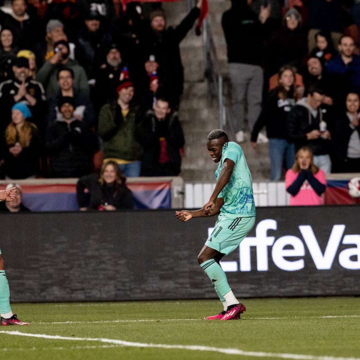 Video: Carlos Gómez celebró su primera anotación en la MLS con un golazo