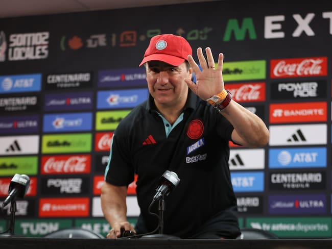 Néstor Lorenzo entrenador de la Selección Colombia en rueda de prensa / Getty Images