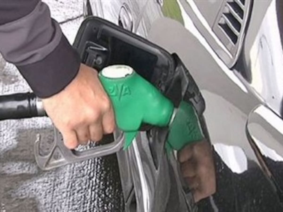 Proponen comprar gasolina subsidiada a Venezuela