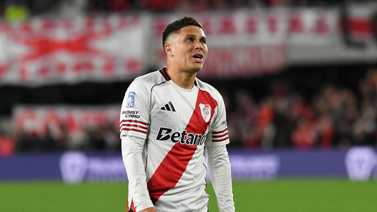 Prensa argentina reacciona a posible salida de Juanfer de River Plate: “El entrenador no lo valoró”