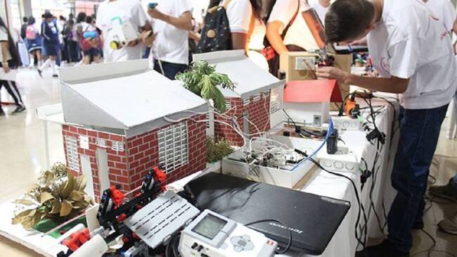 Jóvenes metidos en la robotica
