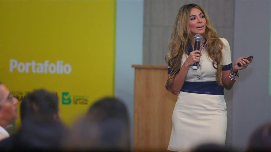 Ana María Aljure llega al Ministerio de Ciencia y Tecnología. Foto: Twitter de la Alcaldía de Barraquilla