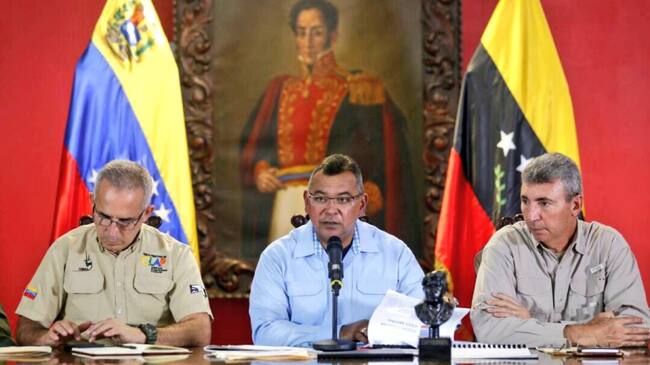 En el centro el ministro Néstor Luis Reverol anunciando la tarjeta fronteriza en San Antonio del Táchira
