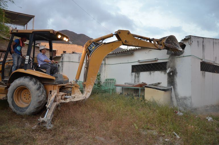 En septiembre de 2015 fue derrumbado el centro de salud de Taganga para iniciar las obras de remodelación.