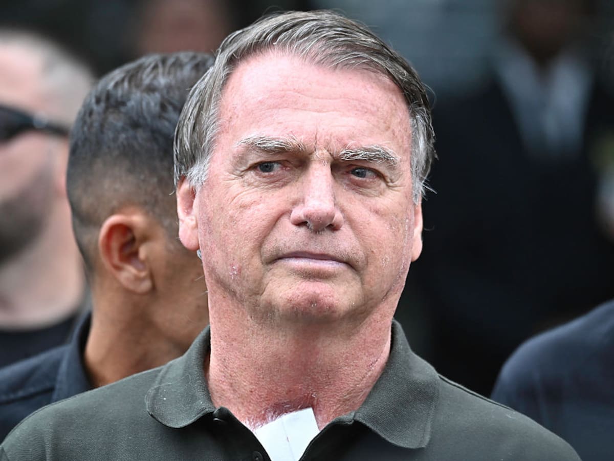 Jair Bolsonaro: mejora la salud del expresidente brasileño pero seguirá hospitalizado