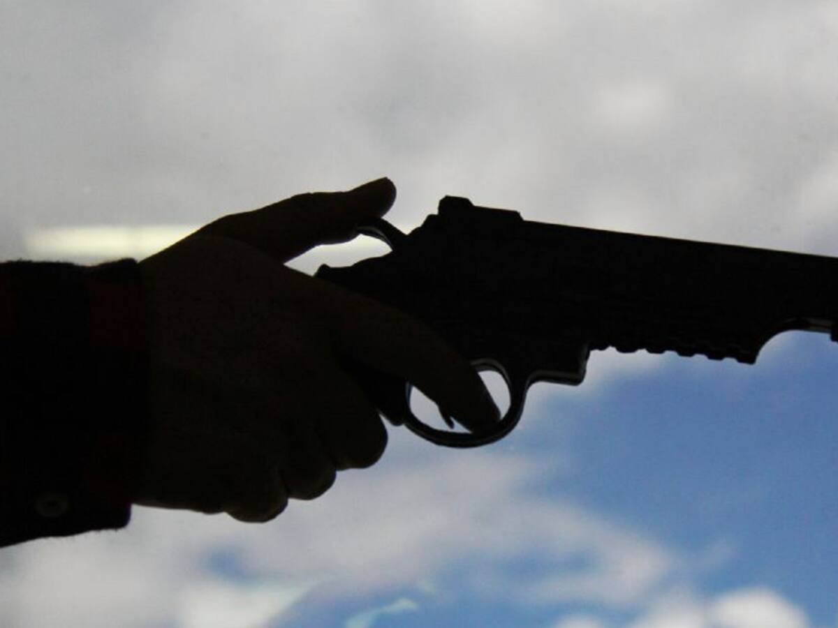 Supuesto policía de civil asesinó dos jóvenes y dejó otro herido
