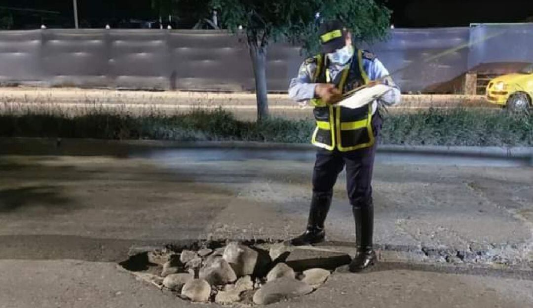 Muere motociclista por culpa de un hueco 