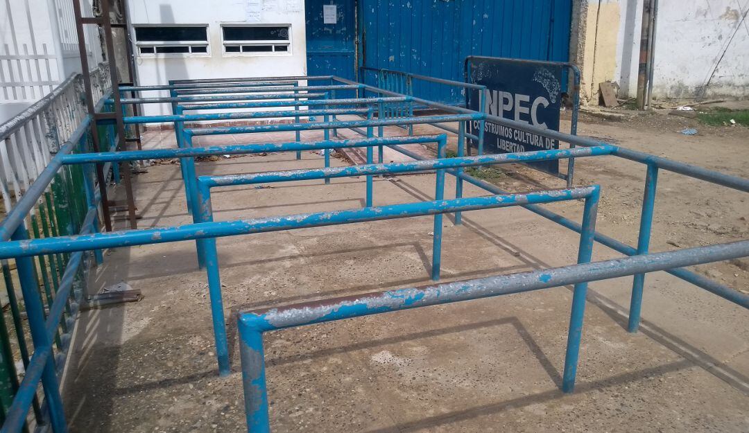 El procesado habría ingresado por la fuerza y con un arma blanca, al parecer, hirió a su excompañera sentimental.