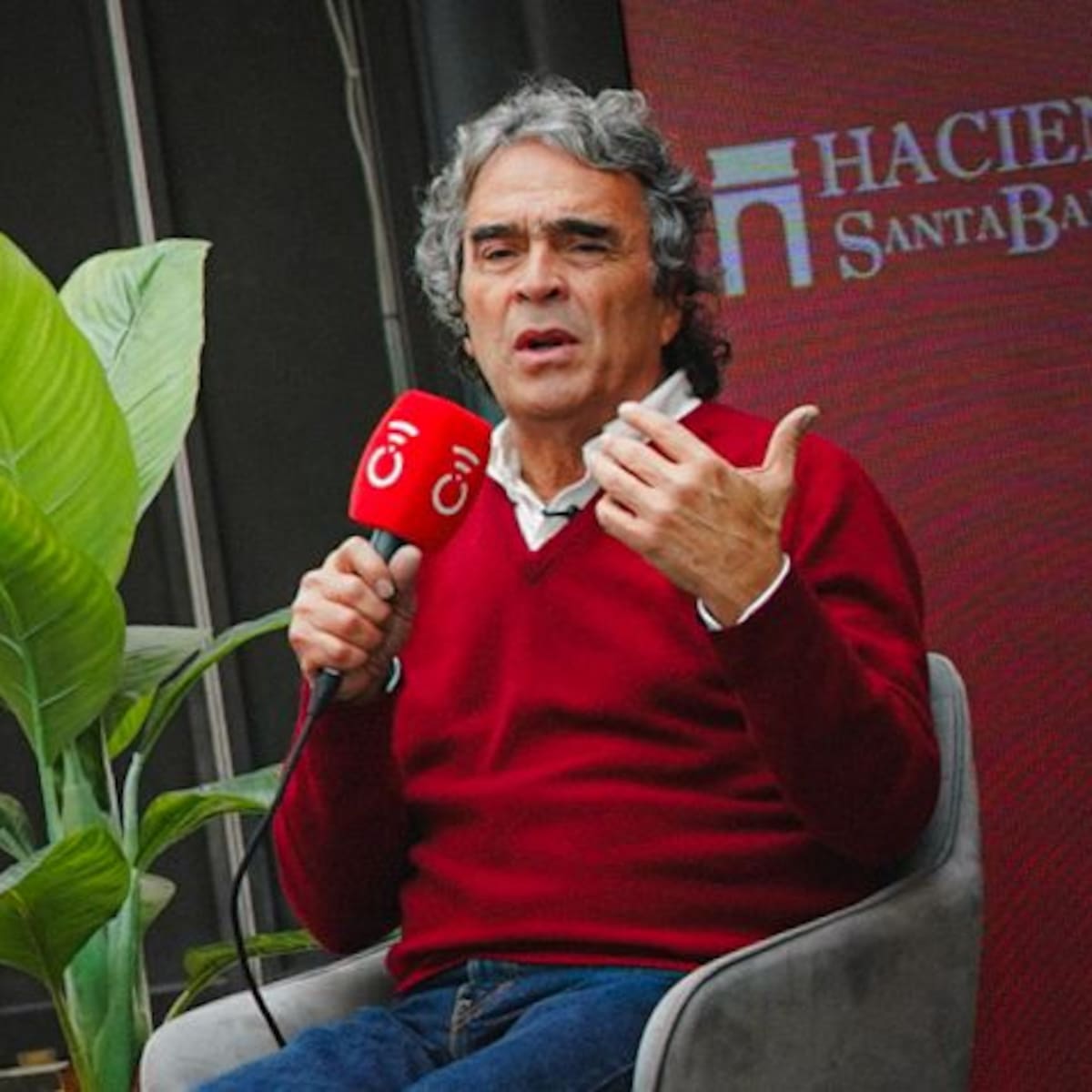 “Lo más fácil es decir que vamos a bajar impuestos”: Sergio Fajardo y su propuesta para el comercio