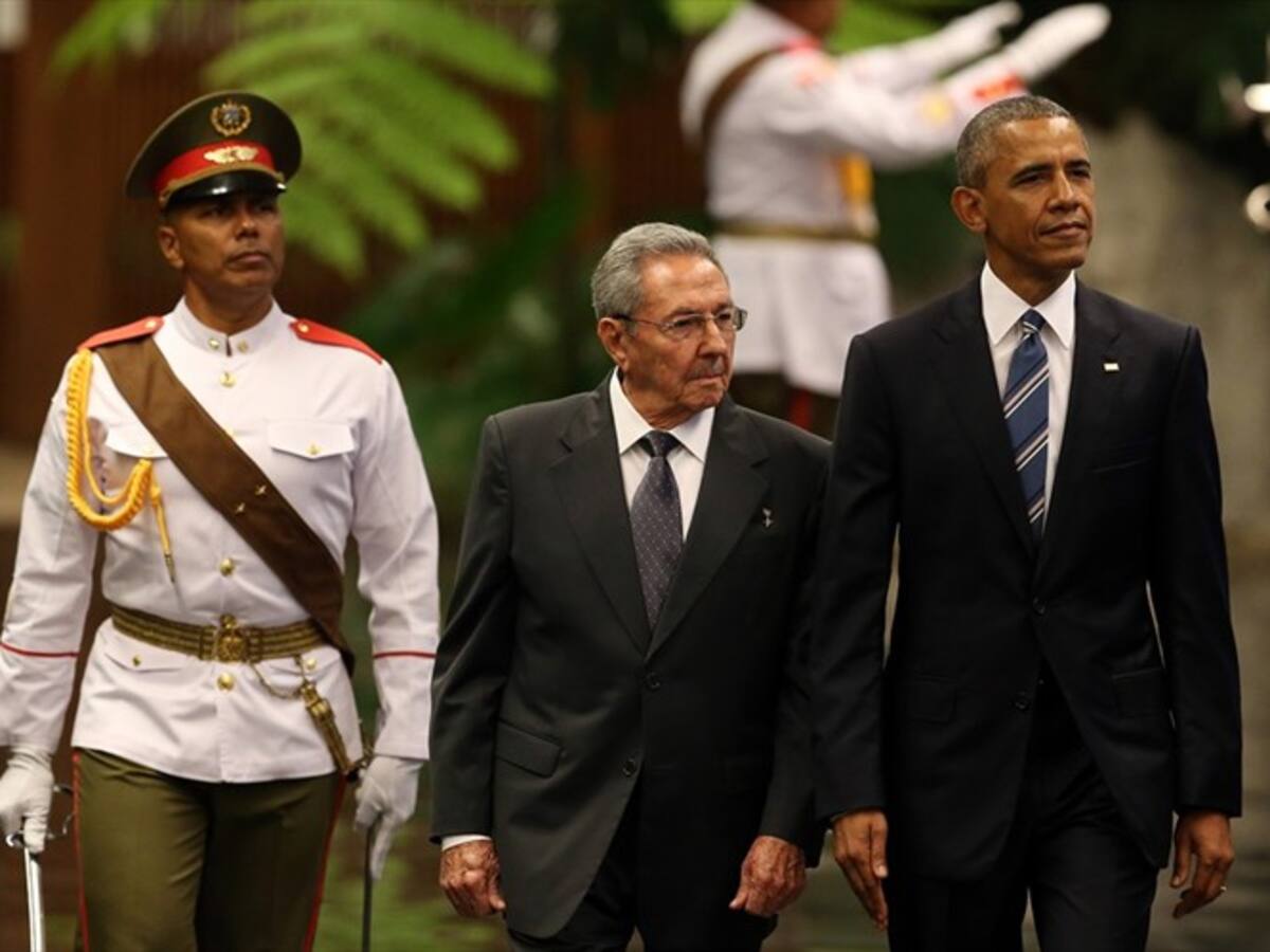 Raúl Castro recibe a Barack Obama en el Palacio de la Revolución