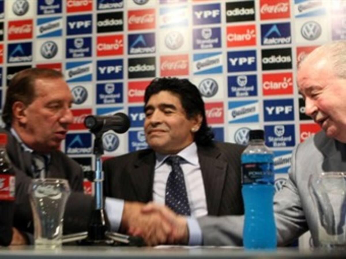 Maradona arremete contra Grondona y Bilardo