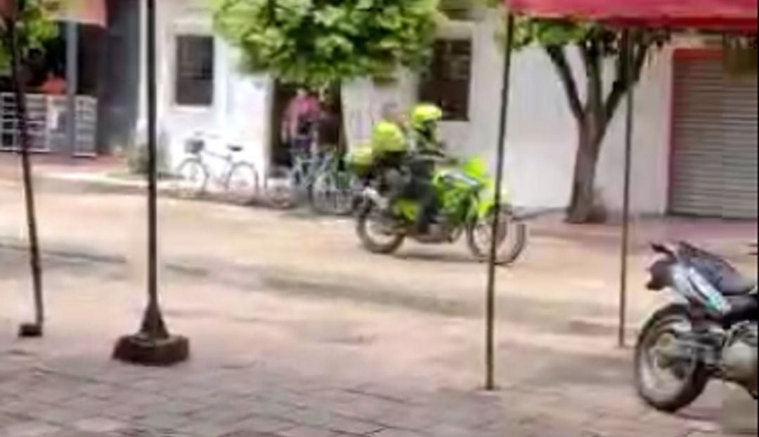 Los sujetos violentaron la reja de seguridad y saltaron las paredes de las instalaciones policiales para huir