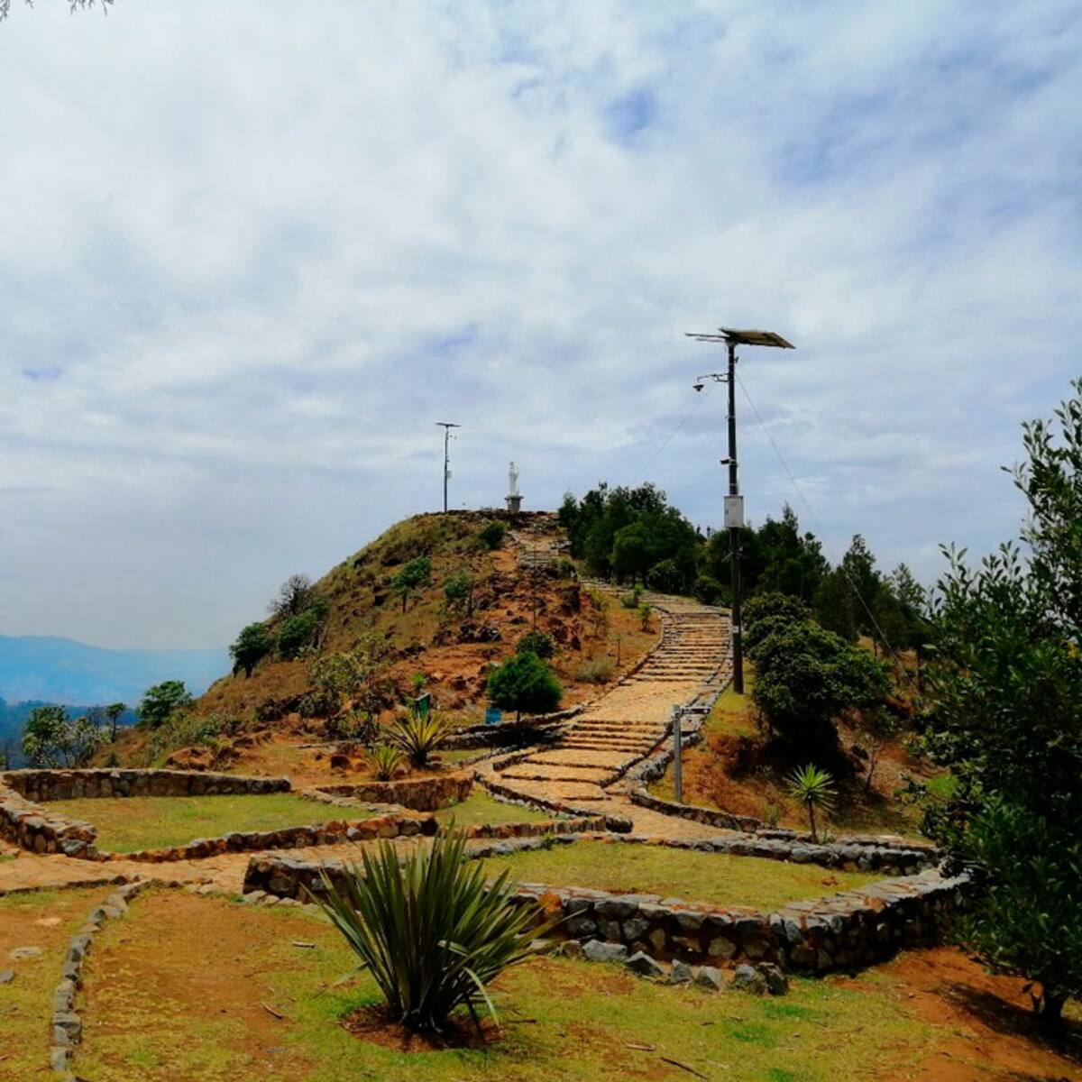 Denuncian atraco masivo en sendero ecológico de Medellín