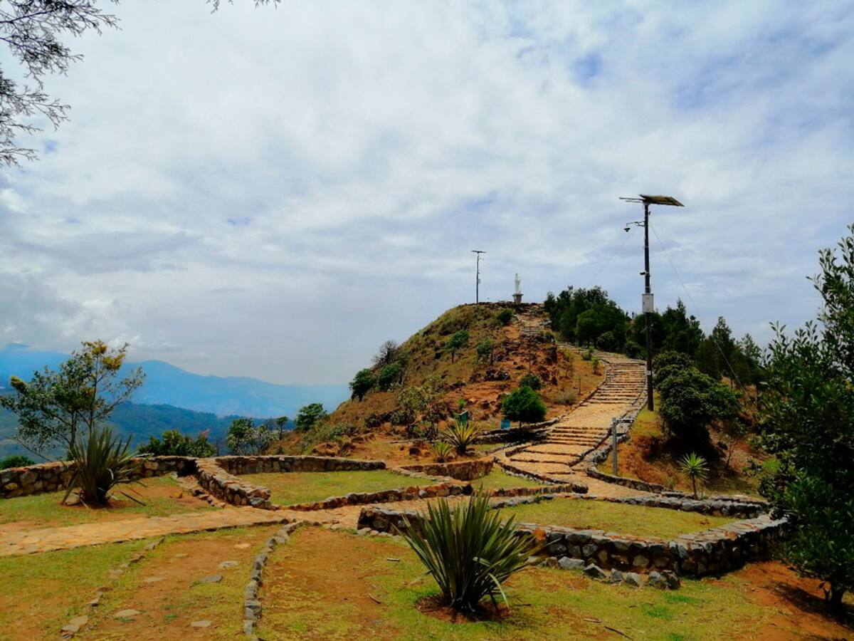 Denuncian atraco masivo en sendero ecológico de Medellín