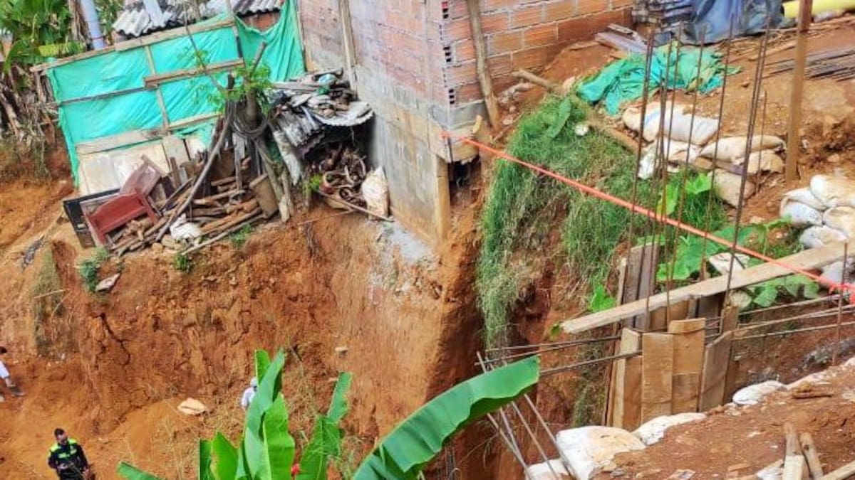 Medellín: dos trabajadores murieron por un deslizamiento de tierra en una construcción