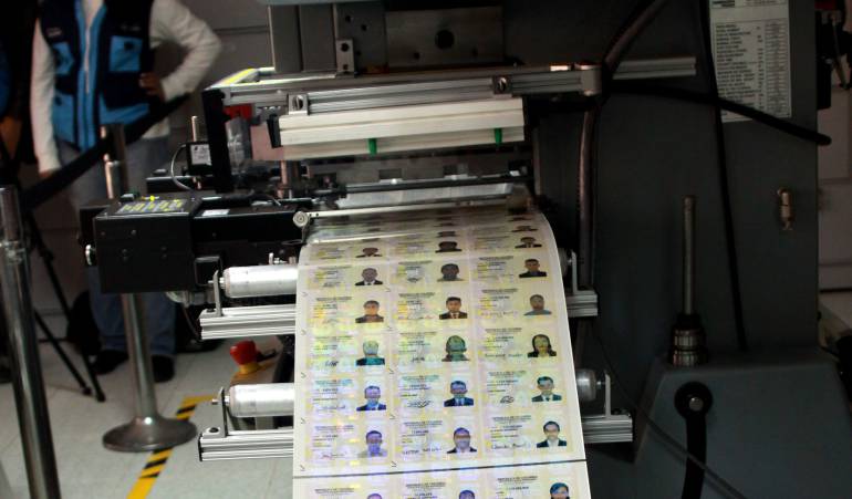 Foto: Máquina de hacer cédulas y tarjetas de identidad.