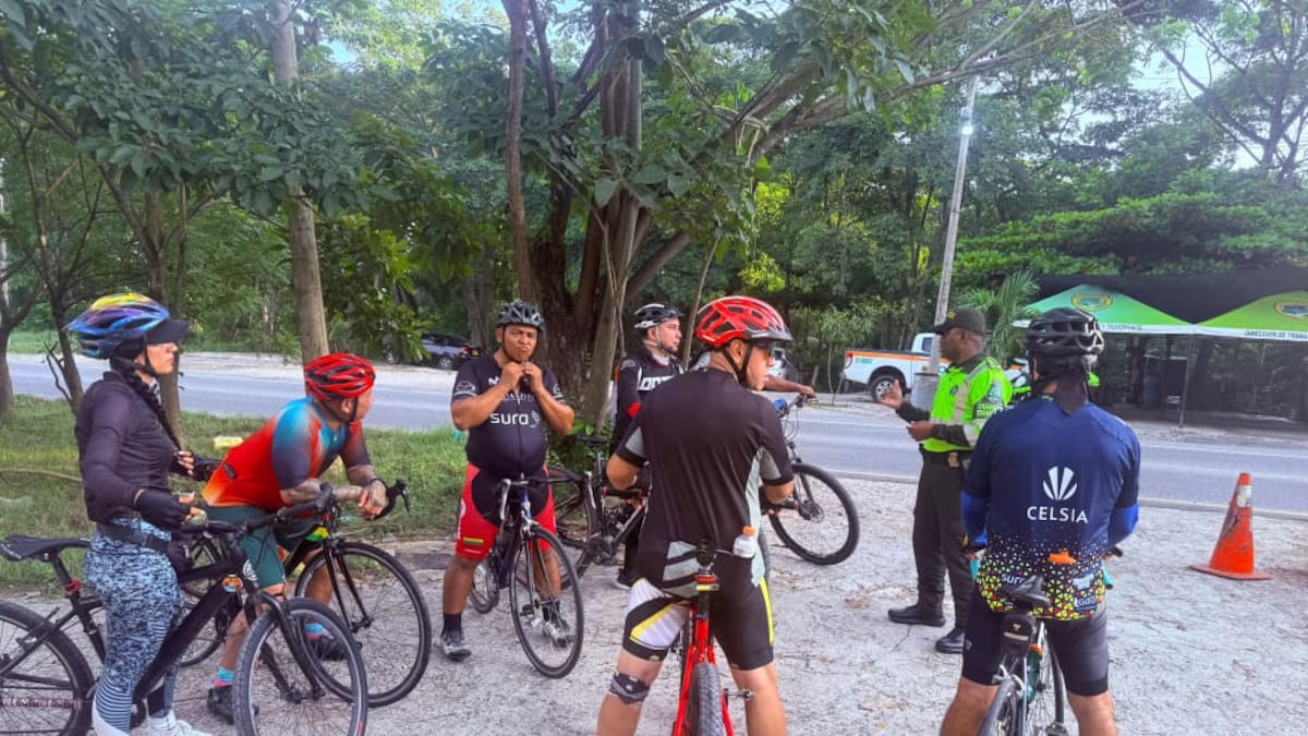 Policía Nacional realiza campaña de prevención vial para ciclistas en la ruta 9005
