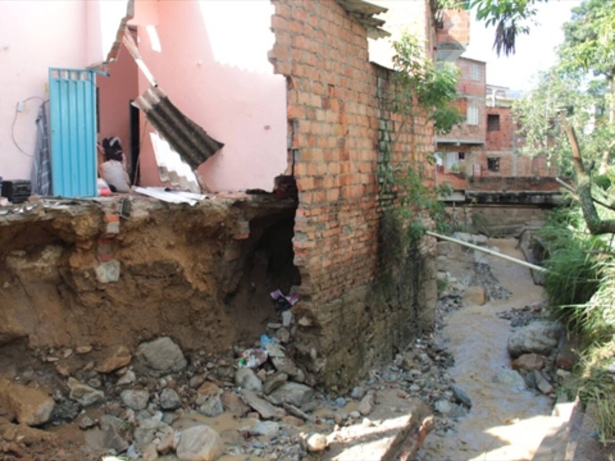 100 rescatistas buscan a dos personas desaparecidas en Piedecuesta