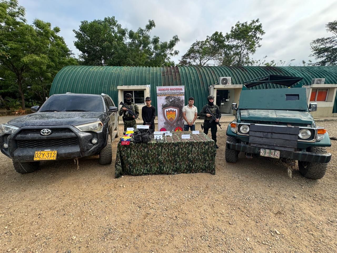 En Tibú, incautan un vehículo modificado que se asemeja una tanqueta de la fuerza pública. / Foto: Cortesía.
