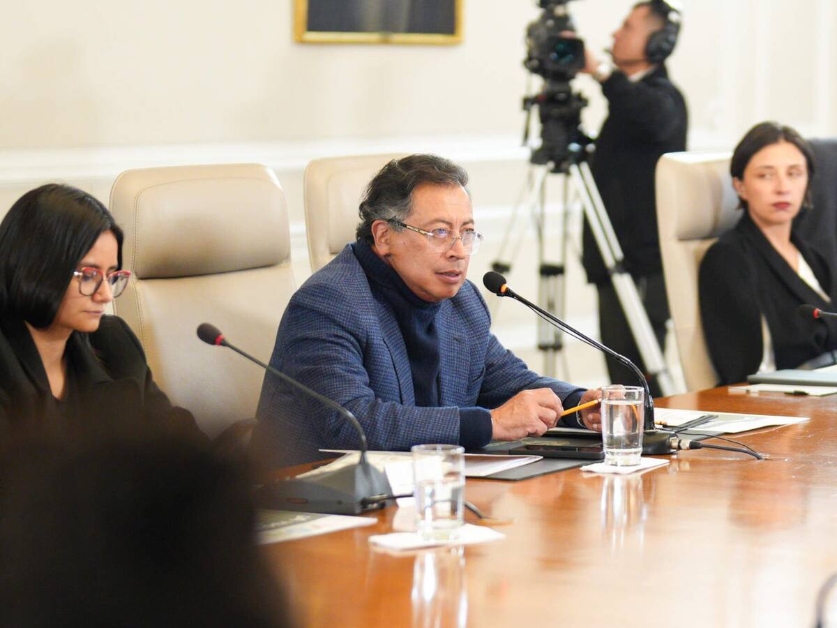 Canales podrían exigir indemnización por alocuciones del presidente Petro